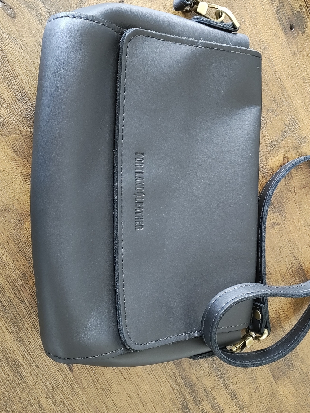 Portland Leather Crossbody Purse Bag - Picture 5 of 8